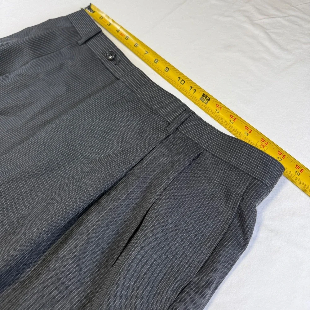 Jones New York 2 Piece Suit Men's Size 42L Pants 36X33 Gray Pinstriped 100% Wool